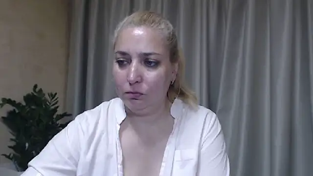 sweetpussy13 webcam