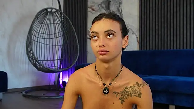 RachelRavee webcam