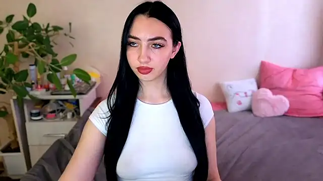 WildKittenX_ live cam on StripChat