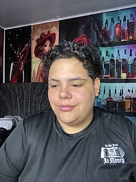Hailey_Curvy webcam