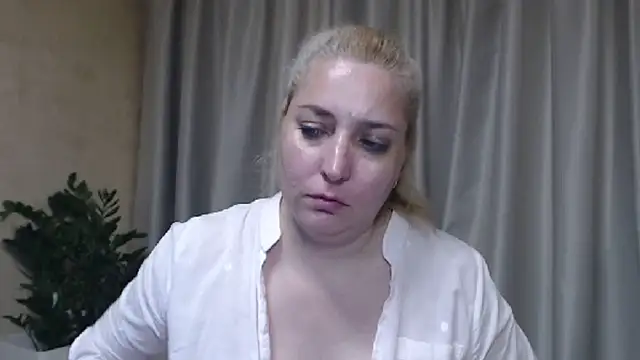 sweetpussy13 webcam
