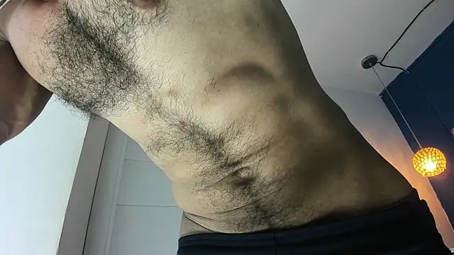 latinhotmuscle live cam on StripChat