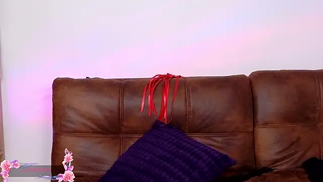 la_diabla_111_ - La_Diabla_111_'s free webcam - UK Sex Cams