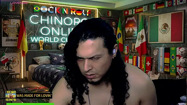 chino_roz live cam on StripChat
