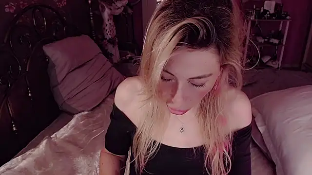 AnnieGOld_ webcam