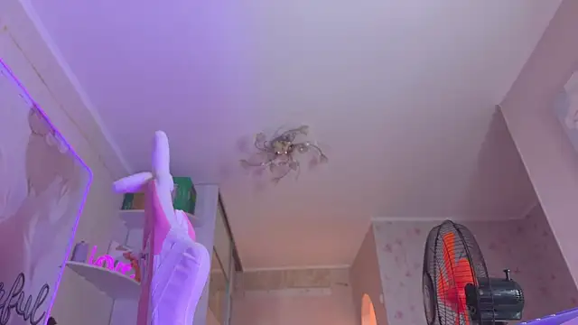 cheekysashacharm (F young) - Finger my wet pussy