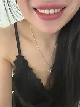 Lilyy_babyy live cam