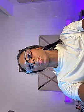 Zoe_Ravenn webcam