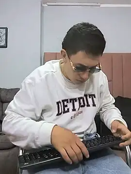 thiagoo_vega (M twink) - take off all the clothes, with a hard co