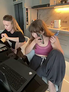 Nura_n_Sarah live cam