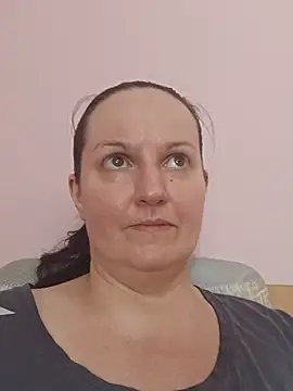 BustyLadyAlma webcam