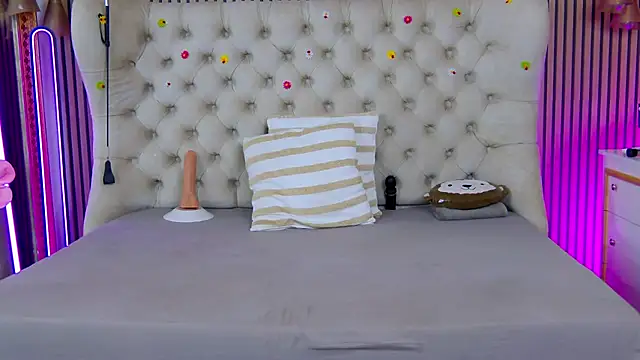 PlayfulShow webcam