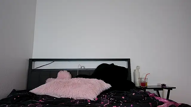 QueenLolaX webcam