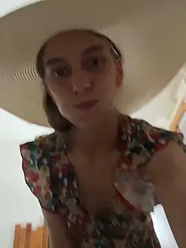 Bellalolahot webcam