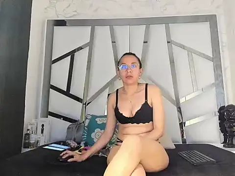 Lunahot68 webcam