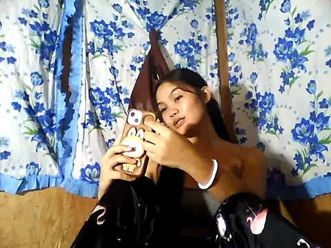 PinaySkinnyJust18 webcam