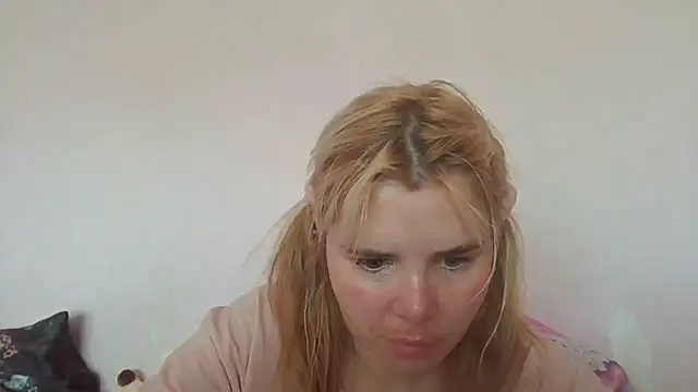 HornyElena webcam