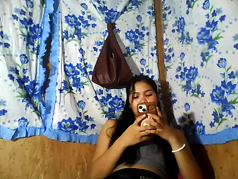 PinaySkinnyJust18 webcam