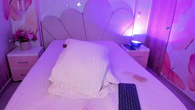 Millieskinny18 webcam