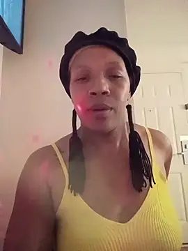 NAOMIdaFreakXXXXX live cam