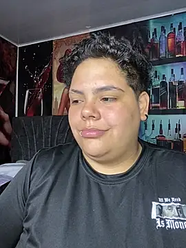 Hailey_Curvy webcam