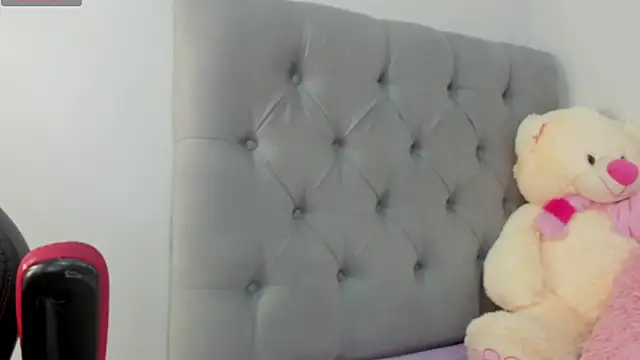 Freya_sweet09 live cam on StripChat