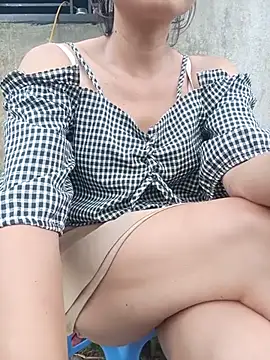 Linda-yiyi live cam on StripChat