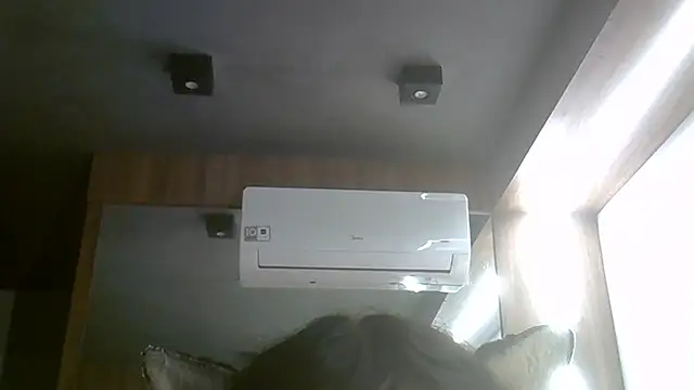 SkinnyKitten live cam on StripChat