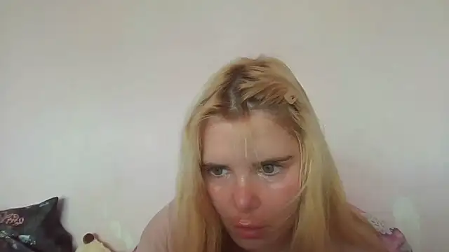 HornyElena webcam