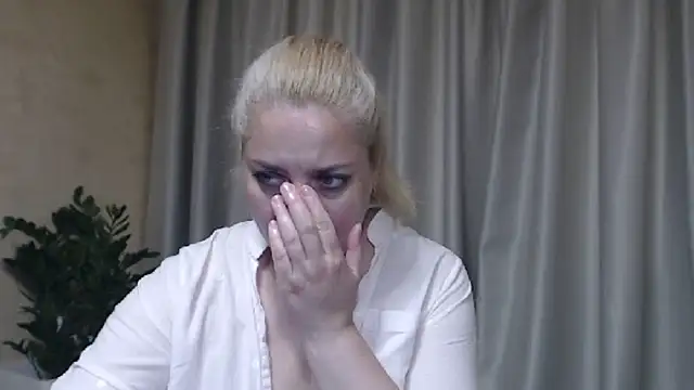 sweetpussy13 webcam