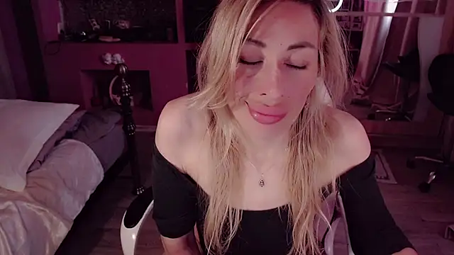 AnnieGOld_ webcam