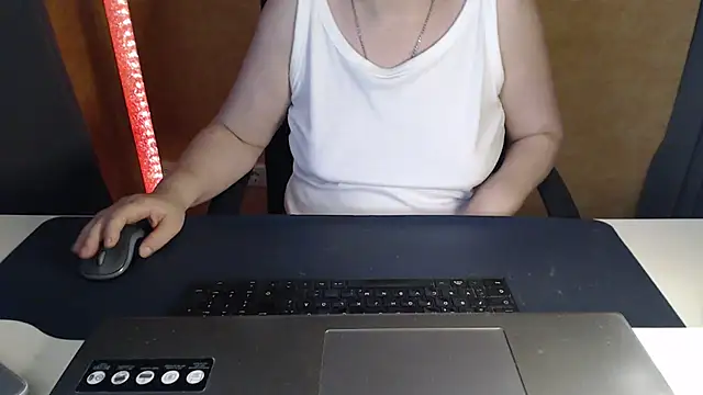 SweetPhoenix76 webcam