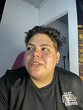 Hailey_Curvy webcam