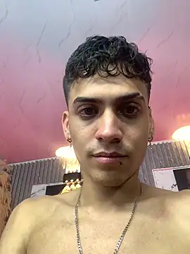 latino_boyy_ webcam