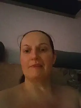BustyLadyAlma webcam