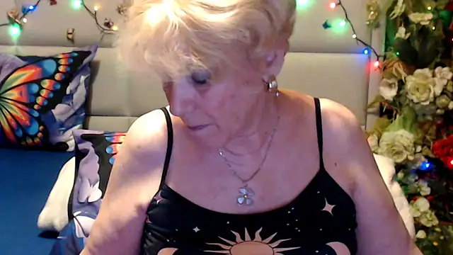 HappyWomanOn live cam on StripChat