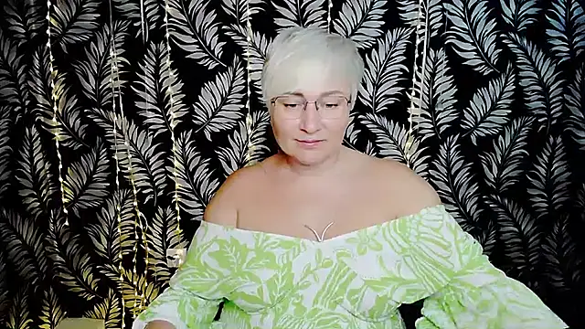 Olivia_playful webcam