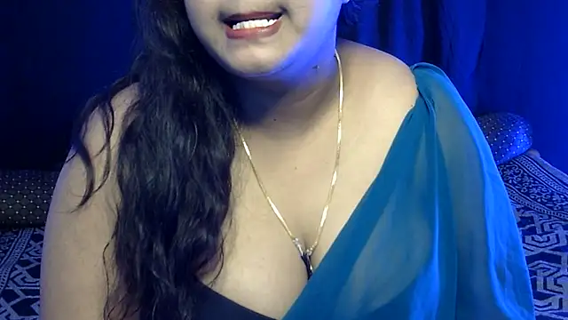 LouleyRani_ webcam