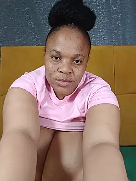 HugeTitisxx webcam
