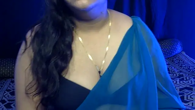 LouleyRani_ webcam