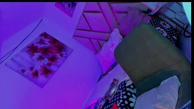 EbonyWildYou webcam