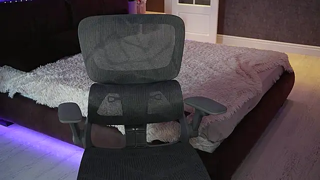 LisaElfy webcam