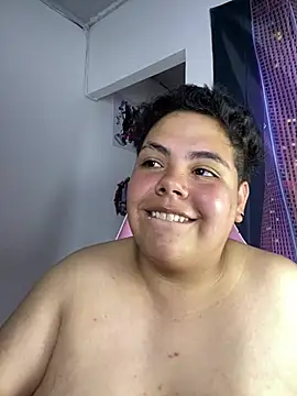 Hailey_Curvy webcam