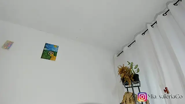 Mia-Valeria- webcam