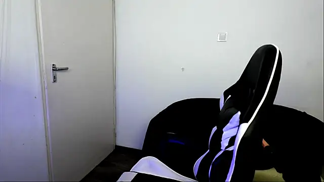 ShyHotNerd webcam