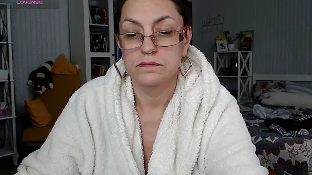 BloomingAllure live cam
