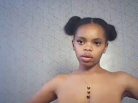 BustieLaura webcam