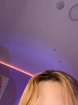 MiaAdams21 webcam