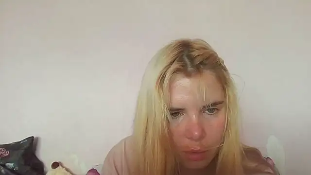 HornyElena webcam