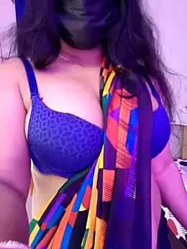 hot_alicee (F young) - boob show